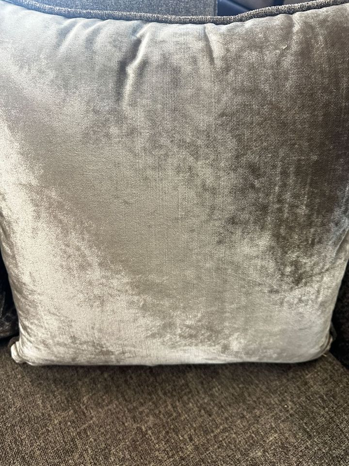 TF-LIZETH SECTIONAL
